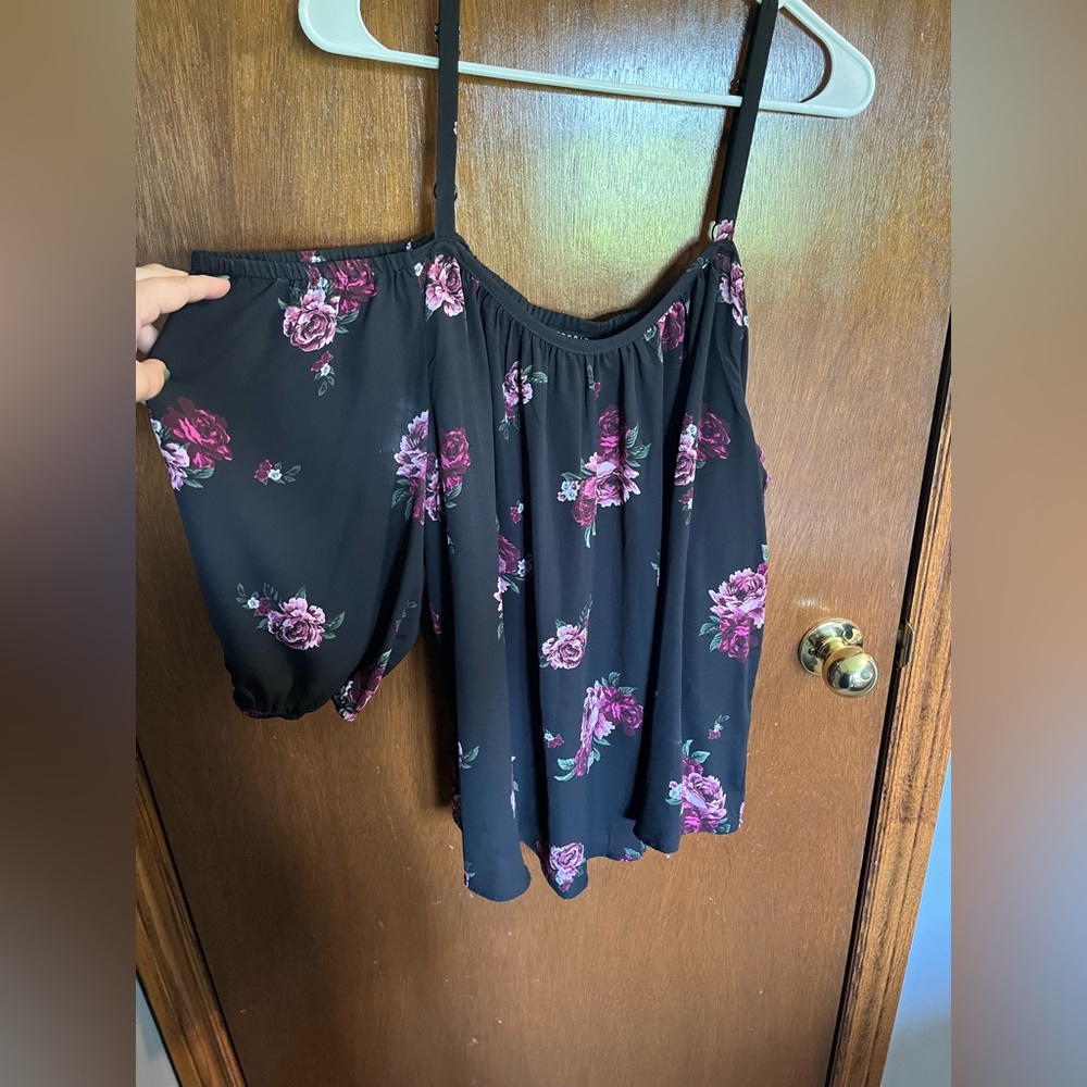 Black Floral Torrid Blouse Size 1
